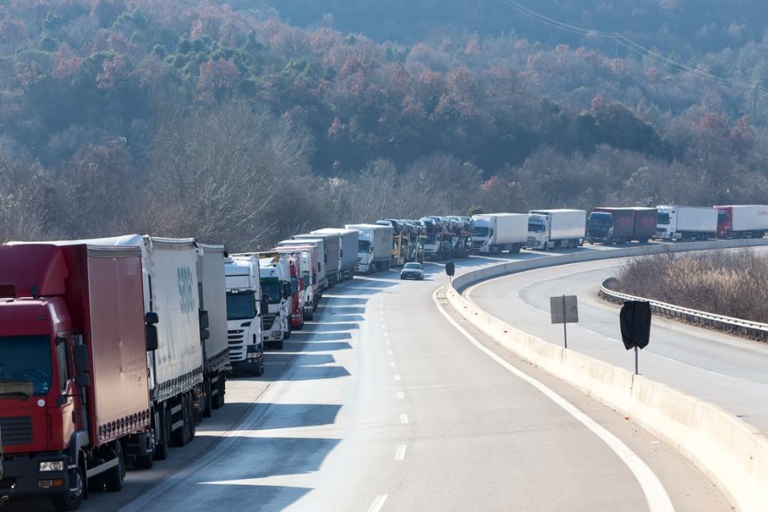 Tiruri româneşti blocate din nou la frontiera dintre Grecia şi Bulgaria, unde s-au închis două puncte de trecere