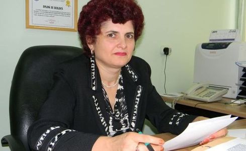 Şefa DSP Argeş, căreia prefectul i-a cerut demisia, spune că este numită de MS şi,"dacă este", va fi destituită tot de minister