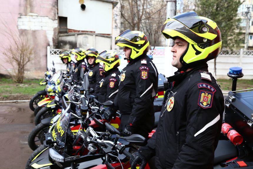 ISU Bucureşti are motociclete noi cu care paramedicii SMURD să ajungă în zonele greu accesibile înaintea ambulanţelor - GALERIE FOTO