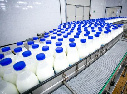 Autorităţile din Galaţi au decis retragerea lotului de lapte distribuit elevilor din judeţ după îmbolnăvirea a 17 copii