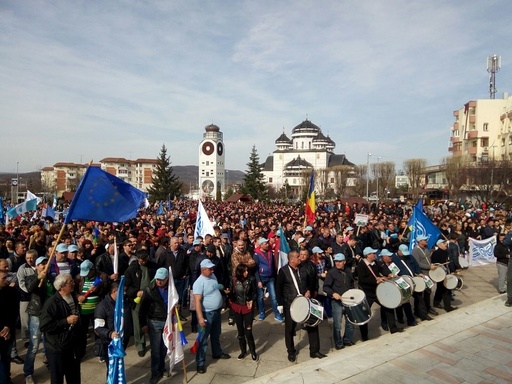 Mitingul de la Mioveni, la care au participat aproape 8.000 de persoane, s-a încheiat fără incidente