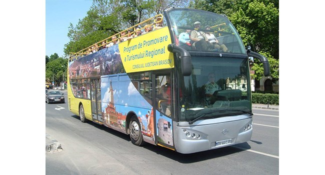 Autobuz turistic cumpărat de CJ Braşov cu 300.000 de euro, nefolosit întrucât nu este rentabil