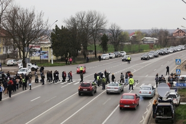 Traficul pe DN 1, îngreunat din cauza unui protest organizat faţă de lipsa pasarelei pietonale