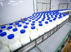 Distribuirea laptelui şi cornurilor în şcolile din Braşov este în continuare sistată; elevii primesc mere
