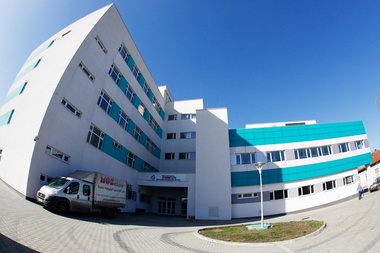 REPORTAJ: Noua maternitate din Buzău, inaugurată de formă în 2012, nefolosită de 4 ani; cea veche funcţionează într-o clădire de jumătate de secol