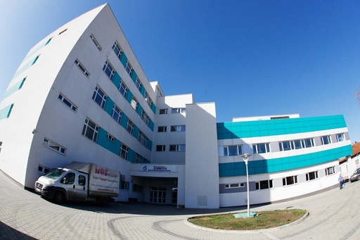 REPORTAJ: Noua maternitate din Buzău, inaugurată de formă în 2012, nefolosită de 4 ani; cea veche funcţionează într-o clădire de jumătate de secol