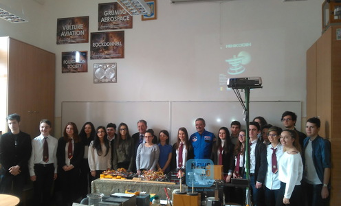 Elevii Colegiului Naţional "Mircea cel Bătrân" din Constanţa au obţinut şapte premii şi două menţiuni la un concurs NASA
