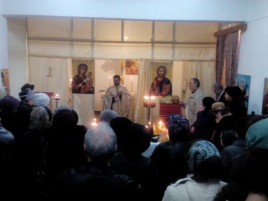 Enoriaşii unei parohii din Focşani excomunicaţi din BOR au pierdut procesul cu Arhiepiscopia, însă vor să meargă la CEDO