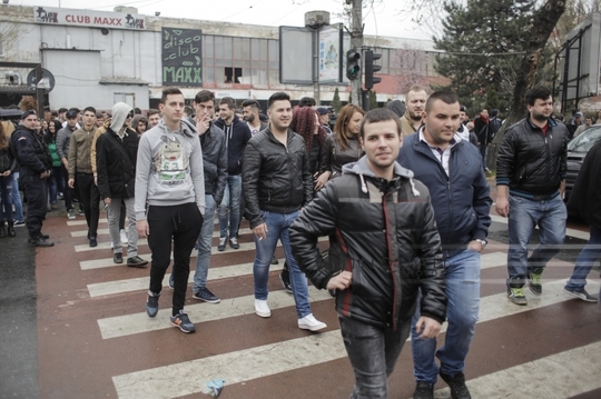 Sute de studenţi au protestat pe Splai faţă de faptul că nu mai pot fuma nicăieri în Regie (FOTO: Inquam Photos / George Calin)