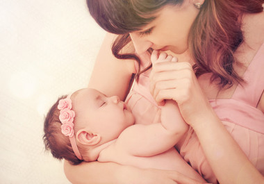 Senatul a adoptat propunerea legislativă care prevede mărirea concediului paternal la 15 zile lucrătoare