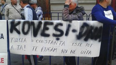 Protest al crescătorilor de animale în faţa DNA