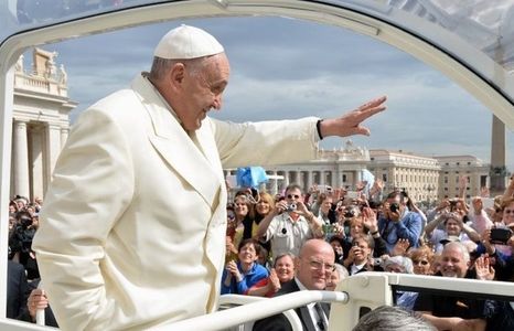 Papa Francisc îşi doreşte să facă o vizită în România care ”să ajute la unitatea tuturor românilor”