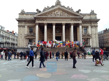 REPORTAJ: Bruxelles după atentate: Nu răzbunarea e soluţia. Nu ura e răspunsul. Faptul că mergem înainte cu fruntea sus îi descurajează pe terorişti - FOTO-VIDEO