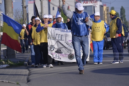 Minerii de la Rovinari plecaţi în marş spre Bucureşti au trecut prin Craiova, unde s-au întâlnit cu primarul Lia Olguţa Vasilescu. FOTO