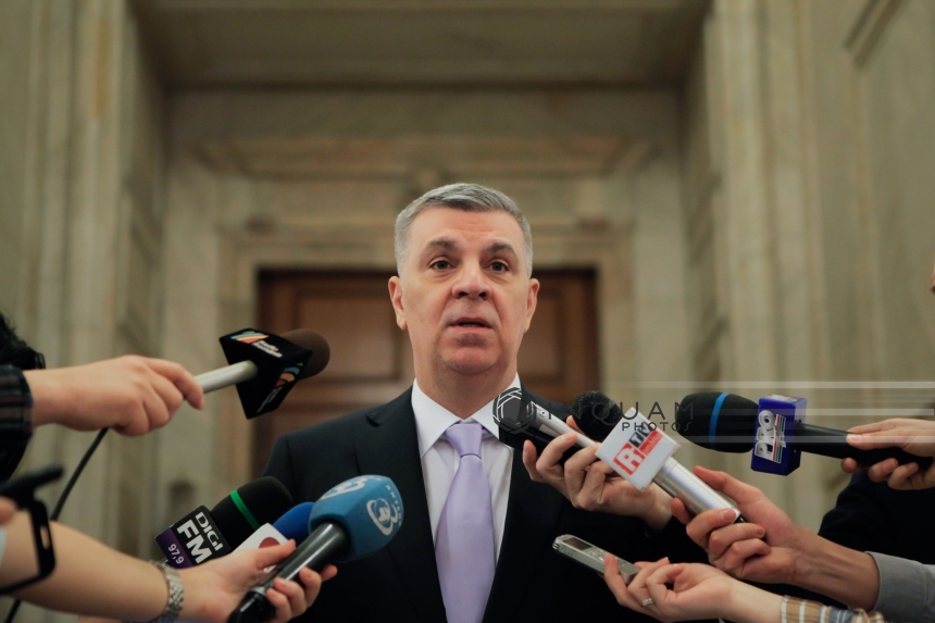 Valeriu Zgonea îi cere ministrului Transporturilor să rezolve problema accesului taxiurilor în aeroportul Otopeni