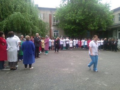 Salariaţii Spitalului CF Craiova au făcut grevă reclamând lipsa de finanţare a unităţii medicale