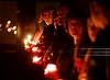 Lumina Sfântă a Învierii, de la Ierusalim în toate ţările creştine. IMAGINI cu momentul în care făcliile patriarhului Ierusalimului s-au aprind în interiorul Sfântului Mormânt