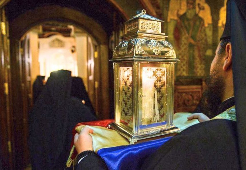 Lumina Sfântă de la Ierusalim a fost adusă în România