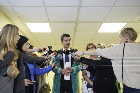 Cioloş i-a cerut ministrului Sănătăţii urgentarea clarificării problemei dezinfectanţilor: Nu accept jumătăţi de măsură