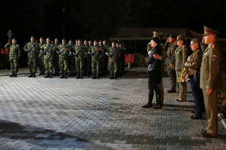 Onoruri militare pentru sublocotenenţii Iulian Dumitrescu şi Adrian Vizireanu, la aducerea la Buzău