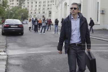 Patronul firmei Hexi Pharma a părăsit sediul Parchetului instanţei supreme, după patru ore de audieri