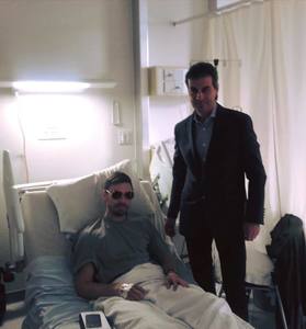 Ministrul Apărării l-a vizitat la spitalul din Germania pe militarul român rănit în Afganistan