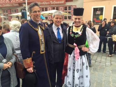 Cioloş către saşii plecaţi din România: Sunteţi oricând bineveniţi acasă, vom încerca să reînviem localitaţile natale