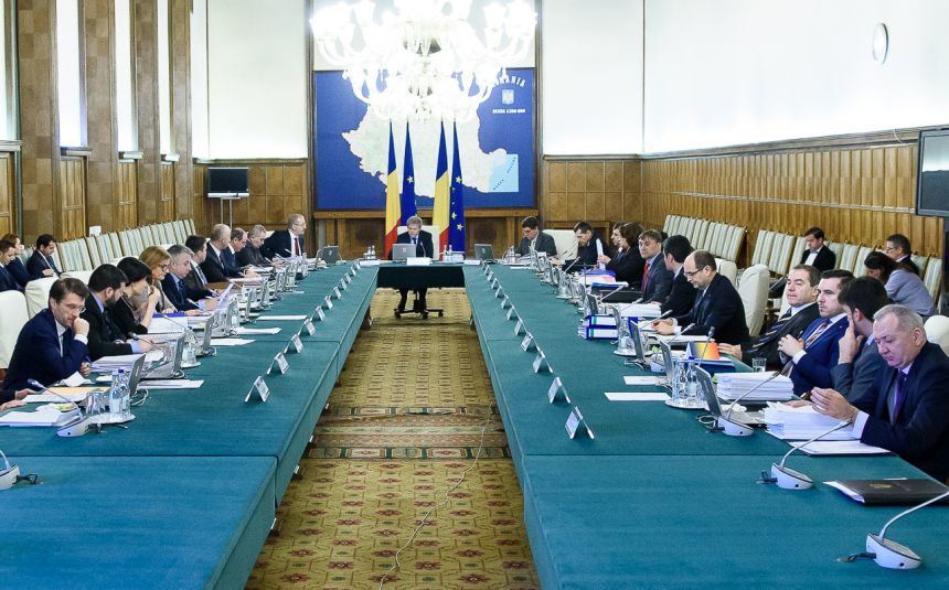 Cioloş a discutat cu miniştrii Muncii şi Finanţelor despre noua lege a salarizării