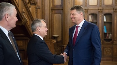 Iohannis s-a întâlnit cu Dumitru Prunariu şi a vorbit despre importanţa eforturilor de explorare a spaţiului cosmic