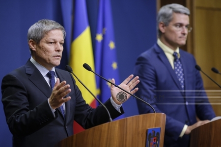 Cioloş, despre salarizarea bugetarilor: Prin această ordonanţă nu va scădea niciun salariu, ci dimpotrivă. Guvernul nu poate să corecteze acum toate problemele. Ne-am asumat Sănătatea