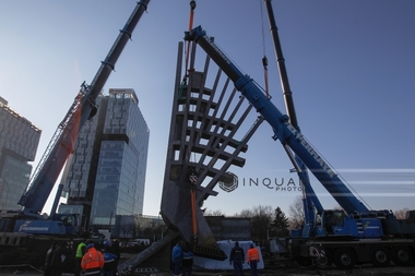 Monumentul ”Aripi” din Piaţa Presei Libere, în memoria luptătorilor din rezistenţa anticomunistă, inaugurat la 30 mai
