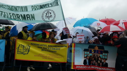 Sindicaliştii din educaţie ameninţă cu un marş de protest cu 15.000 de persoane, în 1 iunie