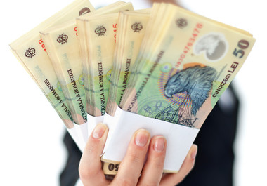Proiect salarizare: Un manager de spital va avea până la aproape 6.800 de lei, un director medical, cu 1.000 de lei mai puţin