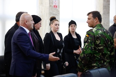 Buzău: Cei doi militari ucişi în Afganistan şi colegul lor rănit, declaraţi cetăţeni de onoare ai judeţului FOTO