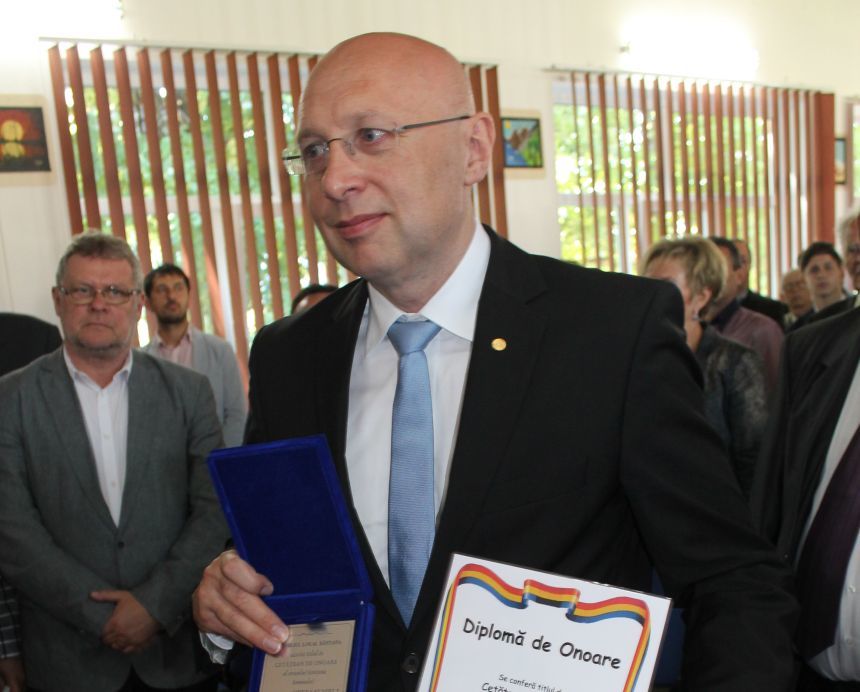 Arad: Stefan Hell, laureat Nobel pentru chimie, a primit titlul de cetăţean de onoare al oraşului Sântana, unde s-a născut. VIDEO