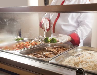 Restaurante cunoscute din Capitală, amendate de ANPC pentru că foloseau ingrediente expirate sau refrigerate necorespunzător - lista. FOTO