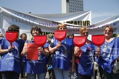 Mitingul sindicaliştilor din educaţie s-a încheiat după ce o delegaţie a discutat cu reprezentanţi ai Preşedinţiei - FOTO, VIDEO