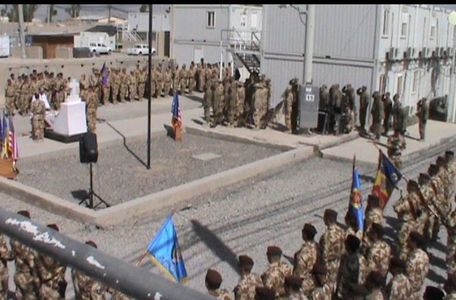 Ceremonii dedicate Zilei Eroilor la Baza Militară de la Kandahar şi în ţară