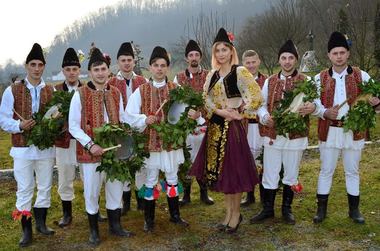 REPORTAJ - De la MTV, o tânără de 31 de ani a ajuns primar într-o comună din Arad: Am fost o curiozitate pentru localnici