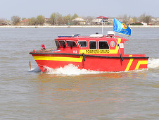 Puncte de prim-ajutor pe litoral, asigurate de pompieri şi paramedici SMURD; pe mare, ambarcaţiuni IGSU pentru intervenţii la urgenţe