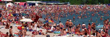 Patronii din turism vor modificarea anului şcolar, pentru extindeea sezonului estival. Elevii ar urma să intre în vacanţă eşalonat, pe regiuni 
