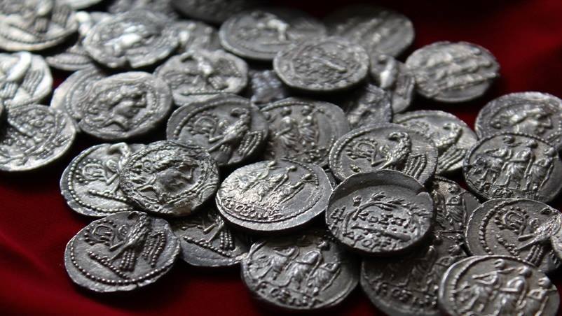 Şapte monede de tezaur sustrase din România au ajuns înapoi în ţară după ce au fost recuperate de la case de licitaţie din Marea Britanie