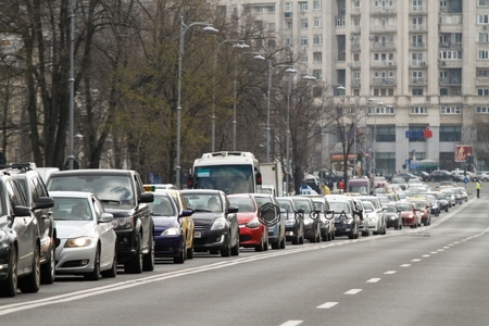 Ministerul Mediului va stabili modalitatea prin care cetăţenii îşi vor putea recupera sumele plătite pe timbrul de mediu pentru autovehicule