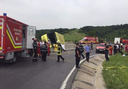 Alţi doi adolescenţi răniţi în accidentul de autocar de la Perşani au fost externaţi marţi