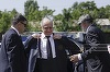 REPORTAJ: Victor Athanasie Stănculescu, omagiat de fostul preşedinte Iliescu şi alţi "foşti", la incinerare. VIDEO