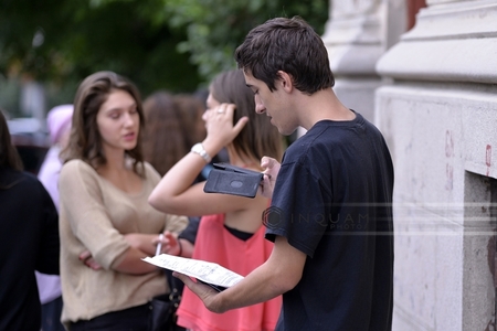 Subiecte Bacalaureat limba română: Profil Real - Fragment dintr-o piesă de teatru, viziunea despre lume într-un roman interbelic. Profil Umanist - Fragment din "Citadela Sfărâmată”, eseu despre personajul unui roman psihologic