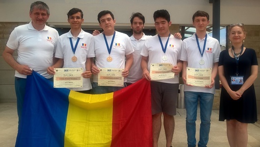 Lotul olimpic de informatică al României a obţinut două medalii de aur şi două de argint la Balcaniada pentru seniori