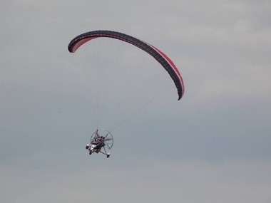 Medic: Starea pilotului paramotorului prăbuşit într-un lac din Parcul Comana, tot gravă. Este la ATI, intubat şi ventilat mecanic