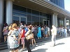 Aproximativ 200 de angajaţi din Primăria Capitalei şi din Primăria Sector 3 protestează în faţa PMB 

