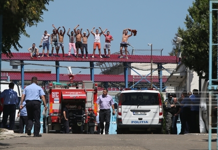 ANP, evaluare la ora 21.00: Proteste în 15 penitenciare, în patru dintre ele deţinuţii sunt căţăraţi pe acoperişuri sau garduri